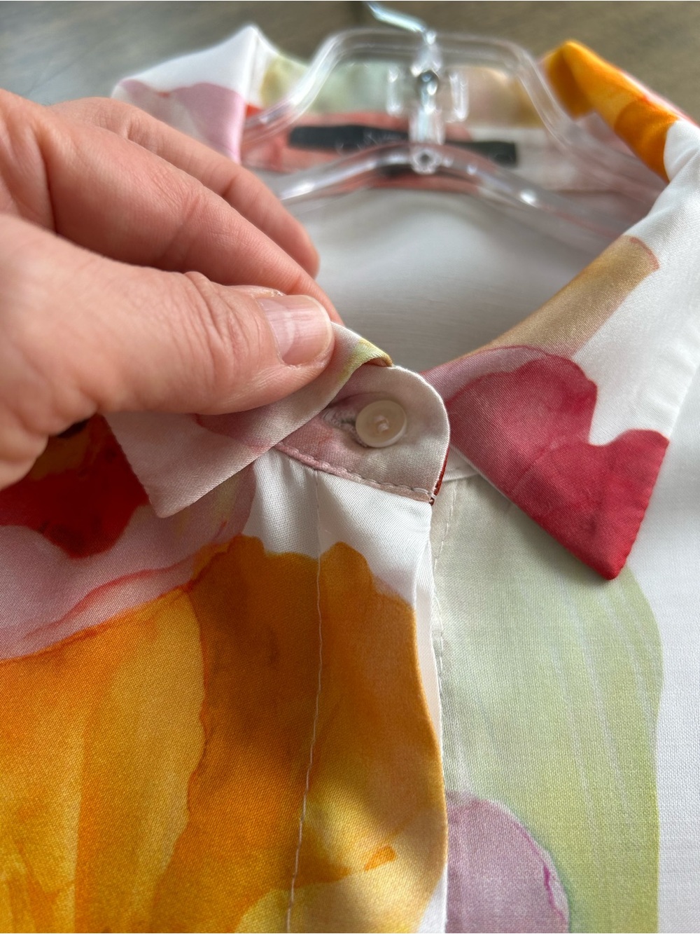 🌸💕Button-Front Floral Blouse in White with Pink & Yellow Blooms💕🌸 - Picture 8 of 8